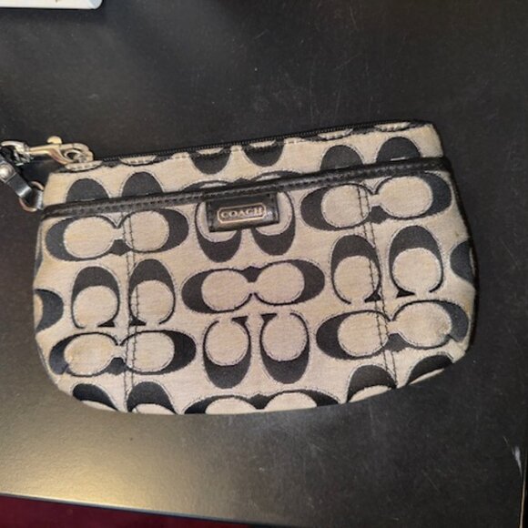 Coach Vintage Signature Logo Wirstlet - Picture 4 of 4